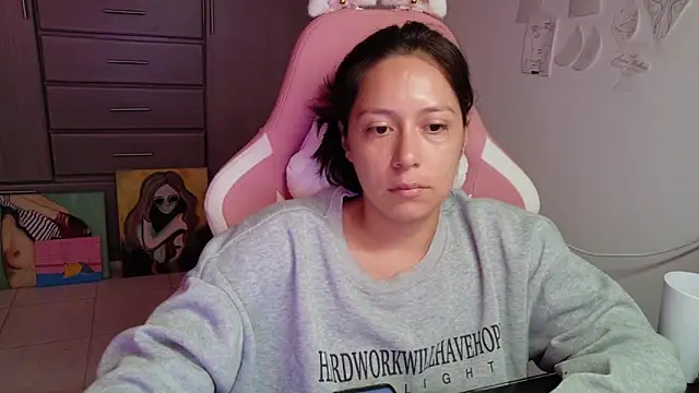 MommyMiaWs online show from July 29, 2026, 2:04 pm