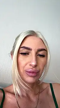 Snapshot of Mia_Roxie chatting on July 5, 2026, 3:13 am Mia Roxie online show from July 5, 2026, 3:13 am