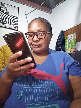 Snapshot of YELLOW_BONE chatting on July 3, 2026, 8:15 pm YELLOW BONE online show from July 3, 2026, 8:15 pm