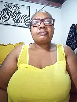 Snapshot of YELLOW_BONE chatting on July 4, 2026, 9:10 pm YELLOW BONE online show from July 4, 2026, 9:10 pm