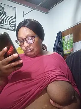 Snapshot of YELLOW_BONE chatting on July 6, 2026, 8:33 pm YELLOW BONE online show from July 6, 2026, 8:33 pm