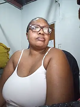 Snapshot of YELLOW_BONE chatting on July 7, 2026, 9:19 pm YELLOW BONE online show from July 7, 2026, 9:19 pm