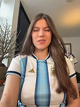AmelieLaurent  online show from June 22, 2026, 6:27 pm