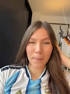 AmelieLaurent  online show from July 3, 2026, 3:51 pm