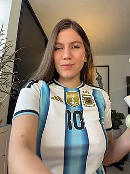 AmelieLaurent  online show from July 10, 2026, 12:52 pm