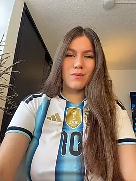 AmelieLaurent  online show from July 15, 2026, 12:54 pm