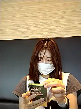 Snapshot of Love_me_Eri_ chatting on May 11, 2026, 8:09 am Love me Eri online show from May 11, 2026, 8:09 am