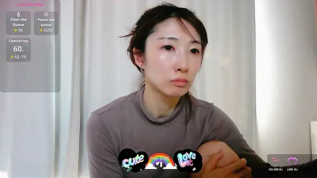 Snapshot of Love_me_Eri_ chatting on May 16, 2026, 5:26 am Love me Eri online show from May 16, 2026, 5:26 am