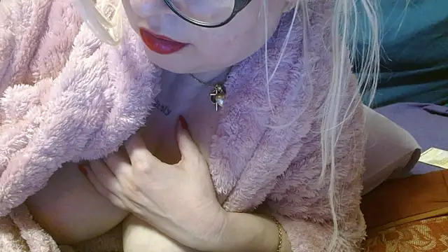 martachatte online show from May 6, 2026, 8:36 pm