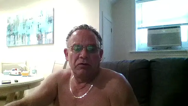 twopeopleinlove online show from July 25, 2026, 11:19 am