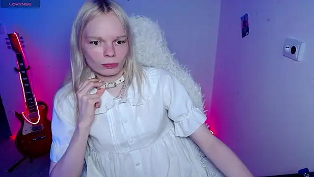 Snapshot of Emily_Nyaffee chatting on March 5, 2026, 7:43 pm Emily Nyaffee online show from March 5, 2026, 7:43 pm