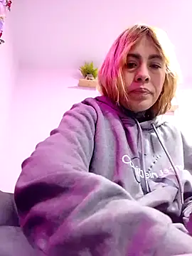 katty-candyy online show from June 18, 2026, 2:21 pm