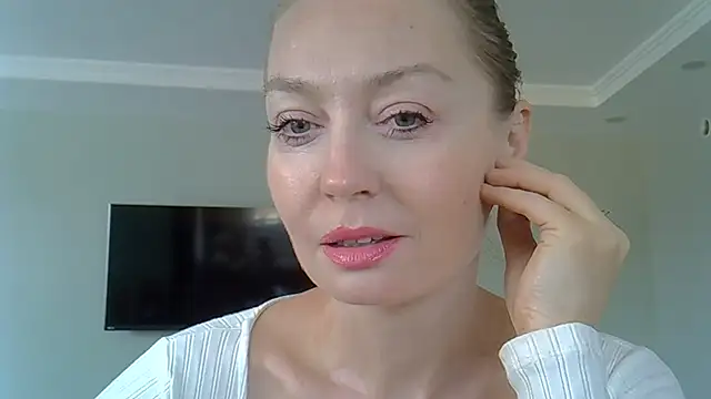ZarinaSwift online show from July 11, 2026, 5:21 am