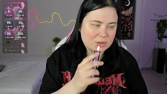 Snapshot of Akemi_BBW chatting on July 8, 2026, 8:19 am Akemi BBW online show from July 8, 2026, 8:19 am
