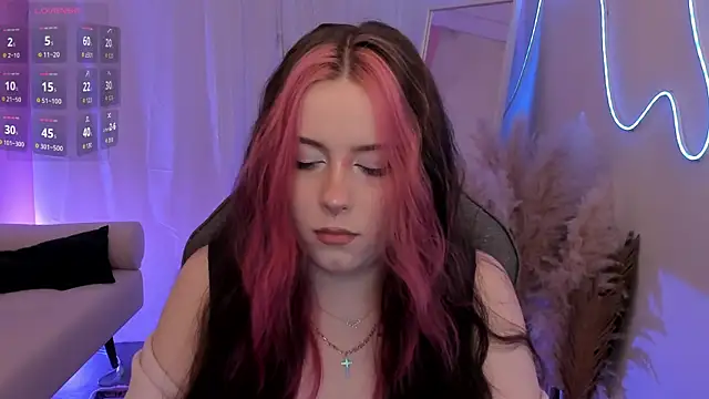 CoralineKeyns online show from June 6, 2026, 2:38 am