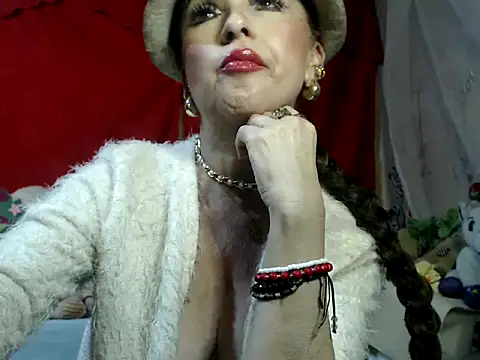 hottieperla online show from November 3, 2025, 7:59 pm