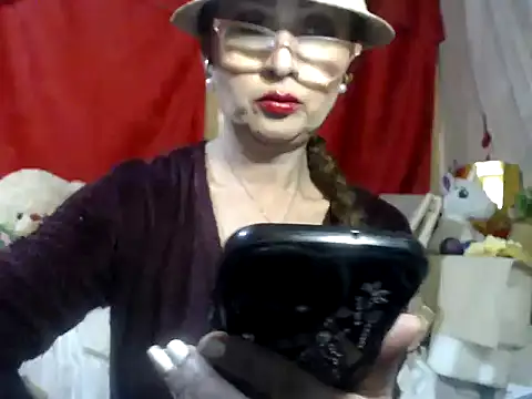 hottieperla online show from December 18, 2025, 6:58 pm