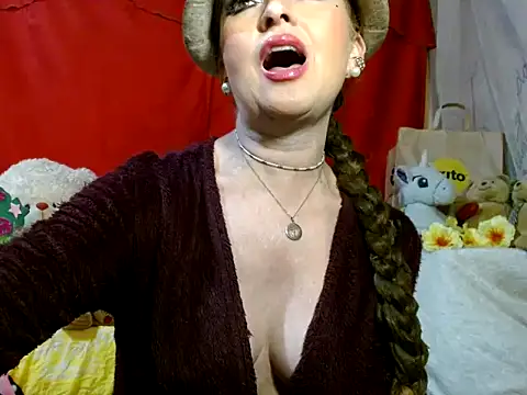 hottieperla online show from February 24, 2026, 4:49 pm