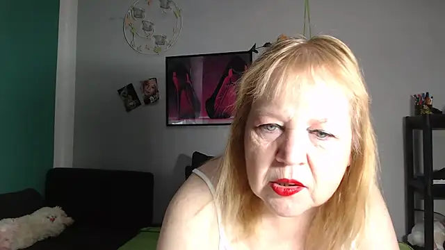 Snapshot of Blasflittchen chatting on May 10, 2026, 7:13 am Blasflittchen online show from May 10, 2026, 7:13 am