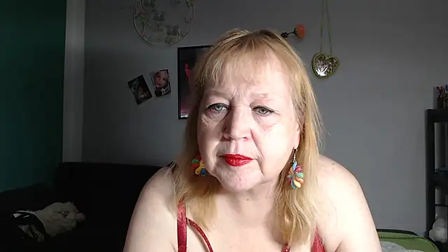 Snapshot of Blasflittchen chatting on May 17, 2026, 10:55 am Blasflittchen online show from May 17, 2026, 10:55 am