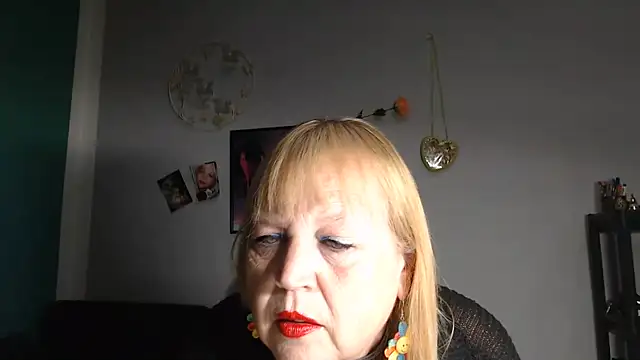 Snapshot of Blasflittchen chatting on June 4, 2026, 1:50 pm Blasflittchen online show from June 4, 2026, 1:50 pm