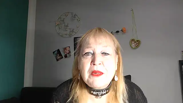 Snapshot of Blasflittchen chatting on June 14, 2026, 9:55 am Blasflittchen online show from June 14, 2026, 9:55 am