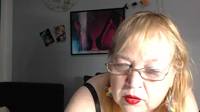 Snapshot of Blasflittchen chatting on June 16, 2026, 12:52 pm Blasflittchen online show from June 16, 2026, 12:52 pm
