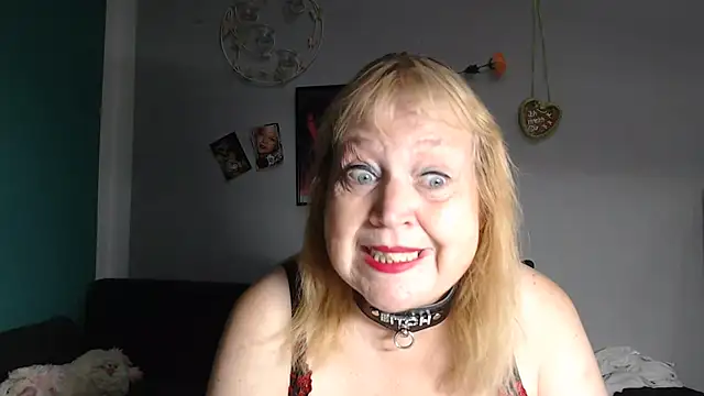 Snapshot of Blasflittchen chatting on July 5, 2026, 12:23 pm Blasflittchen online show from July 5, 2026, 12:23 pm