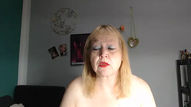 Snapshot of Blasflittchen chatting on July 6, 2026, 10:34 am Blasflittchen online show from July 6, 2026, 10:34 am