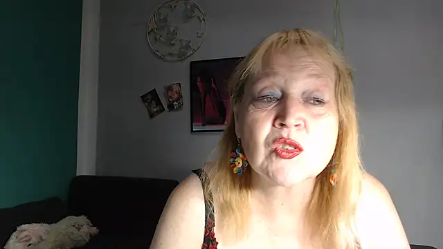 Snapshot of Blasflittchen chatting on July 12, 2026, 1:13 pm Blasflittchen online show from July 12, 2026, 1:13 pm