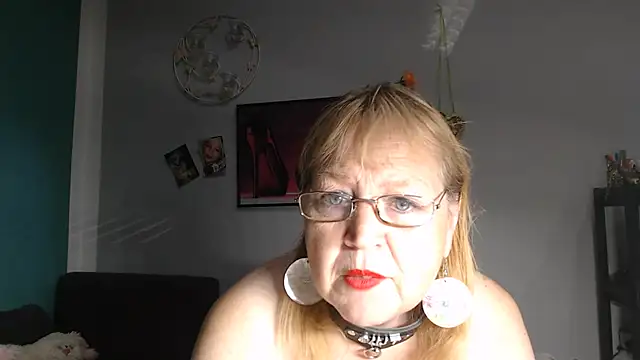 Snapshot of Blasflittchen chatting on July 28, 2026, 7:39 pm Blasflittchen online show from July 28, 2026, 7:39 pm