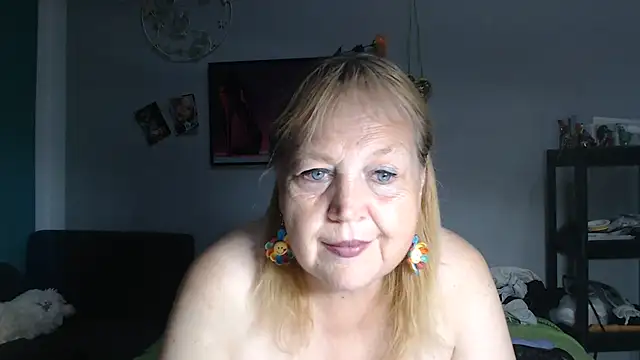 Snapshot of Blasflittchen chatting on August 2, 2026, 9:13 pm Blasflittchen online show from August 2, 2026, 9:13 pm