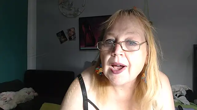 Snapshot of Blasflittchen chatting on August 4, 2026, 1:46 pm Blasflittchen online show from August 4, 2026, 1:46 pm