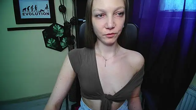 EmillyPlay online show from May 19, 2026, 12:44 pm