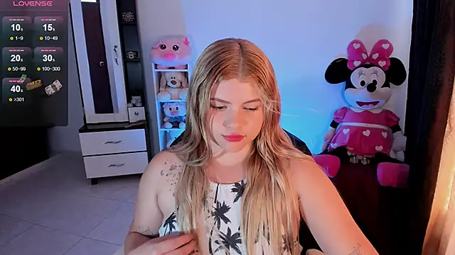 Snapshot of chloejones__ chatting on February 25, 2025, 6:53 pm chloejones online show from February 25, 2025, 6:53 pm