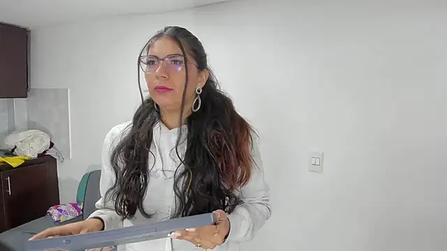 Luna Dumont online show from May 2, 2026, 11:04 am