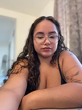 Snapshot of CurlyGirl_1 chatting on June 27, 2026, 11:21 pm CurlyGirl 1 online show from June 27, 2026, 11:21 pm