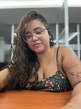Snapshot of CurlyGirl_1 chatting on July 9, 2026, 1:42 am CurlyGirl 1 online show from July 9, 2026, 1:42 am
