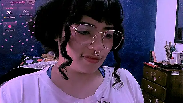 NinaYellow online show from May 12, 2026, 2:03 pm