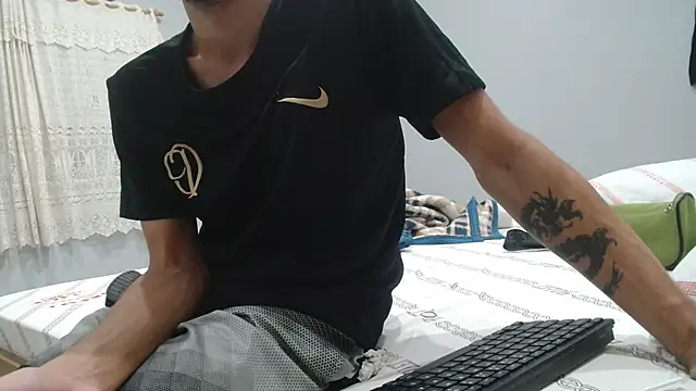 UncutToyBoy23cm online show from June 24, 2026, 3:22 pm