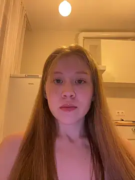 Eva Weyne online show from July 4, 2026, 9:43 pm