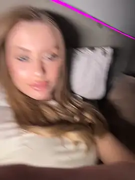 Sweet  Milly online show from April 30, 2026, 8:57 pm