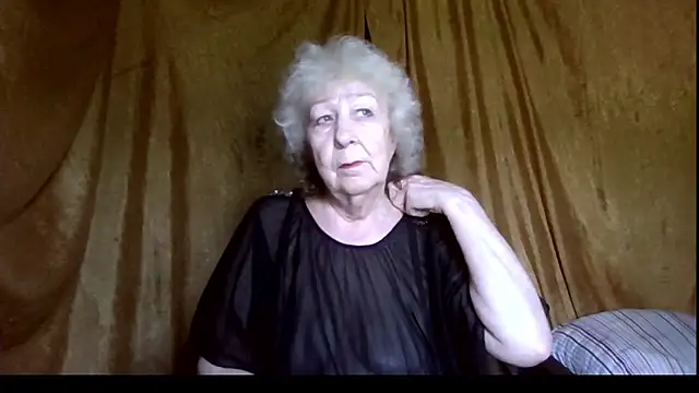  Estelitta 5 online show from May 26, 2026, 10:33 am