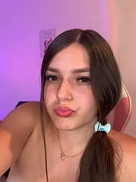 Estrellaa19 online show from June 30, 2026, 9:16 pm