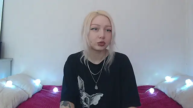Emily hardcore online show from July 7, 2026, 11:20 pm