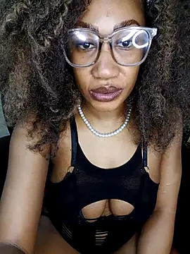 Snapshot of Puneee_Lucee chatting on December 19, 2025, 9:33 pm Puneee Lucee online show from December 19, 2025, 9:33 pm