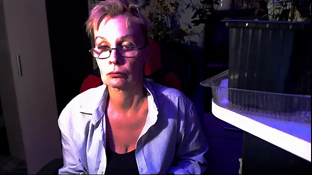 HelgaHimmell online show from June 15, 2026, 8:33 pm