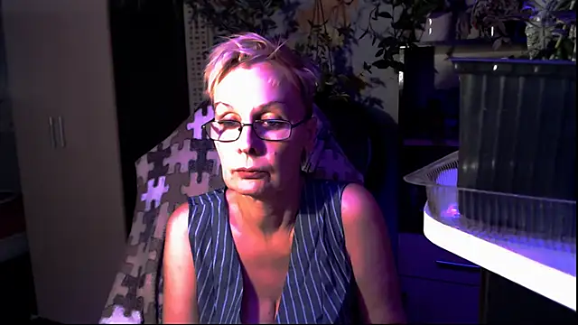 HelgaHimmell online show from June 17, 2026, 7:26 pm