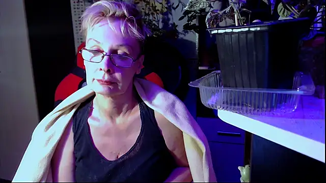 HelgaHimmell online show from June 26, 2026, 6:56 pm
