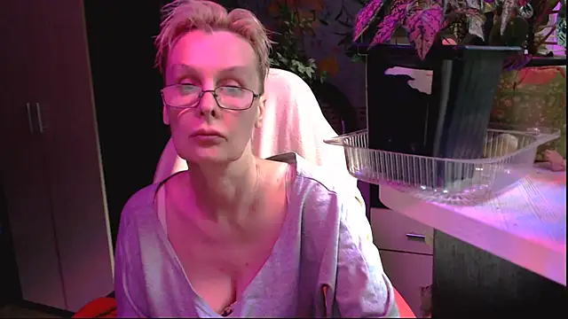 HelgaHimmell online show from June 30, 2026, 5:14 pm